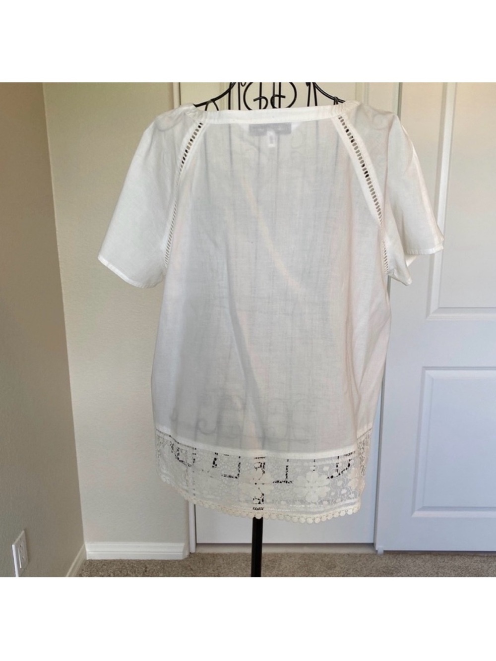 cupcakes & cashmere White Lace Trim Top - Picture 4 of 7